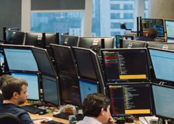 XP (XPBR31) paga R$ 500 milhões em dividendos e lucra R$ 1,33 bilhão no 3T25