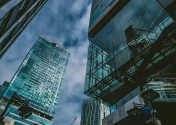 Fundos imobiliários de tijolo registram altas; IFIX emenda 2ª queda