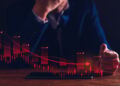 Ibovespa recua com pressão externa e dólar forte